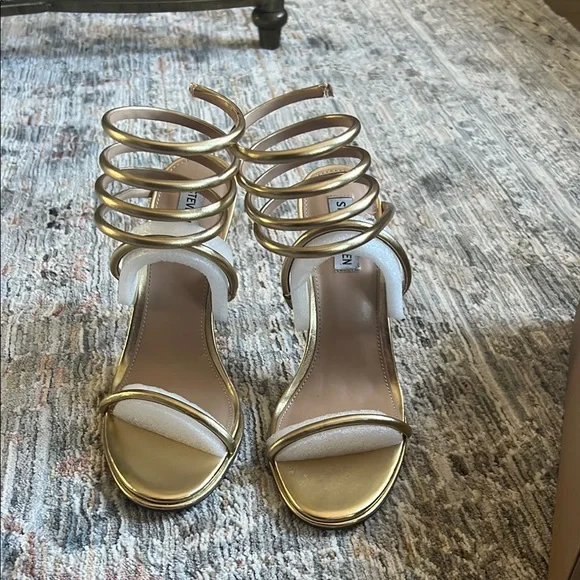 Steve maddens exotica gold sandals - Picture 3 of 9